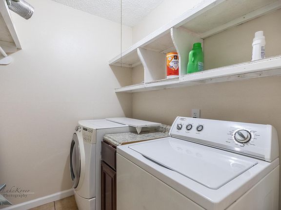 3rd image of 833 Westview Dr
