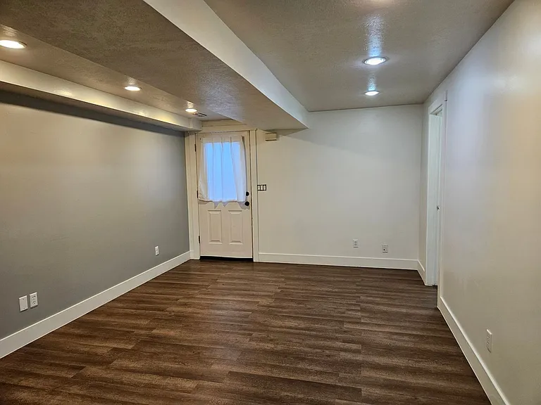 4698 Colander Dr — Photo 4