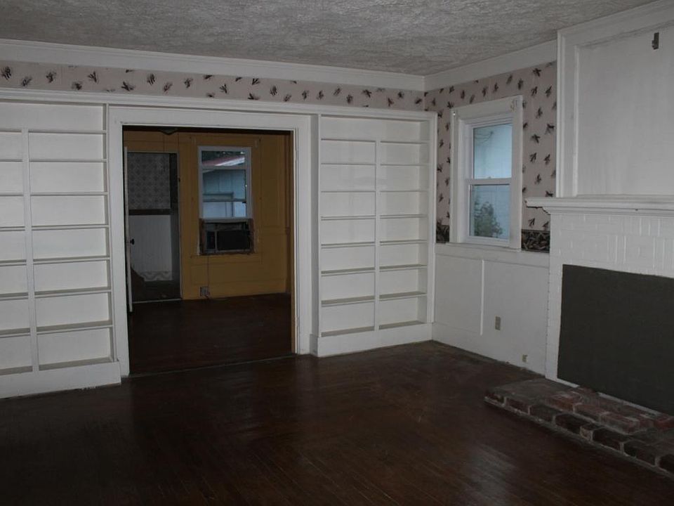 2nd image of 208 N Church St