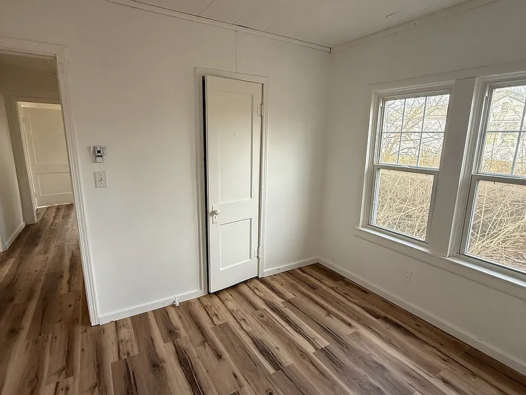 1521 N Park Ave — Photo 6