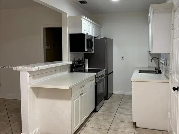 1758 NE 177th St, Miami, FL