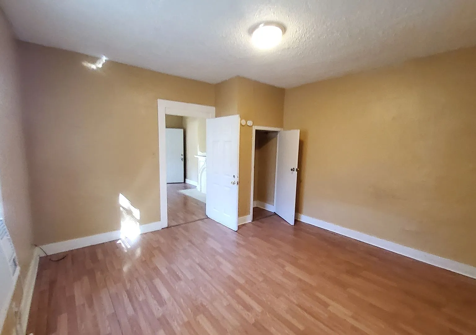 Welcome To 2917 Yale Ave! Move In Special Half Off First Months Rent — Photo 4