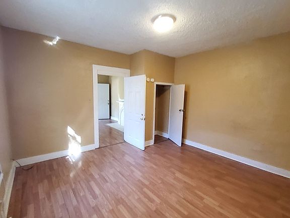 4th image of 2917 Yale Ave