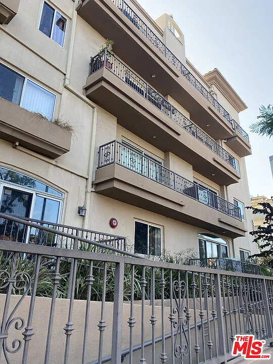 1255 Federal Ave #207