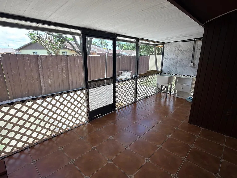 5302 SW 138th Pl — Photo 20