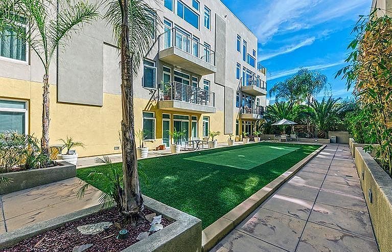 Bacci Ball Courtyard