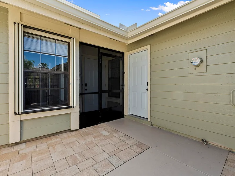 1431 SE Berwick Ct — Photo 24