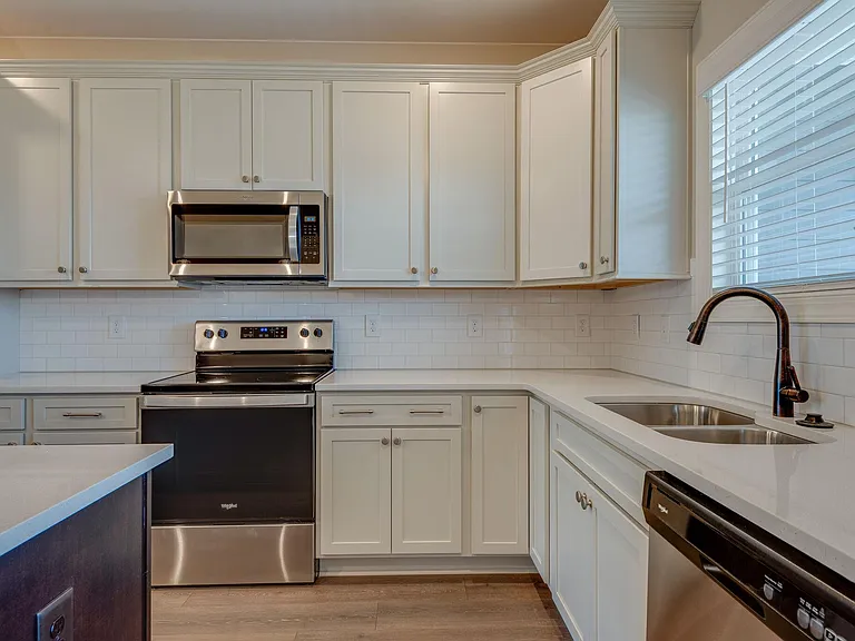 410 Portsdale Dr — Photo 7