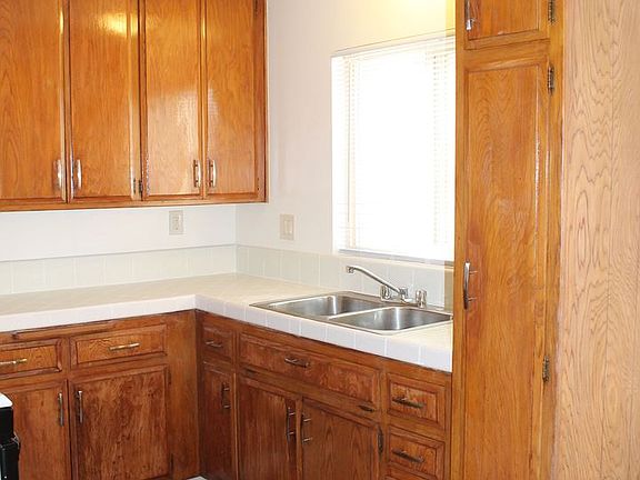 5th image of 3943 Arizona St APT 04