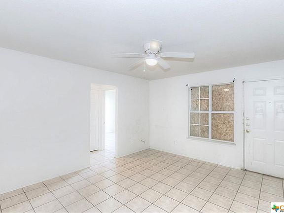 3rd image of 3401 Barcelona Dr