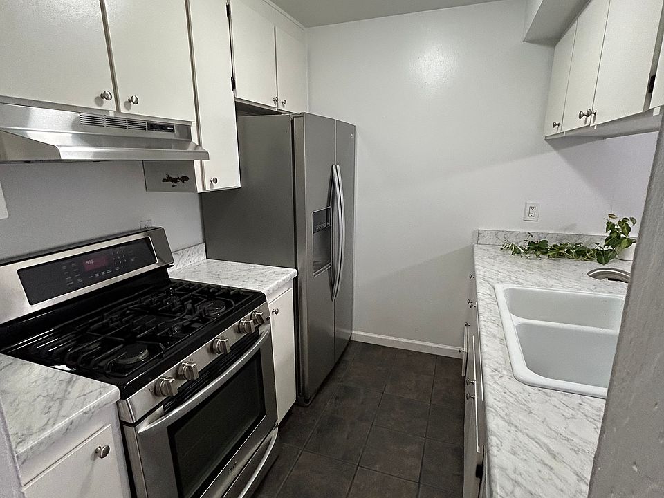 1st image of 2607 Carlton Ln