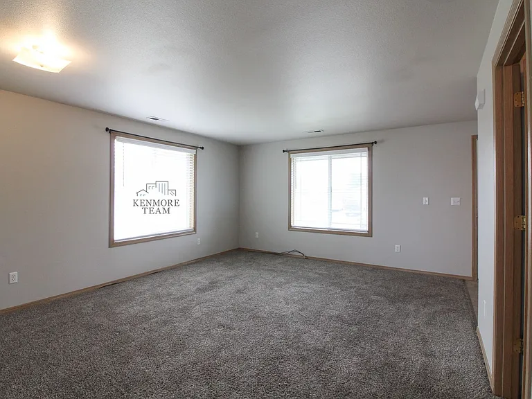 4215 Cochins Ln — Photo 4
