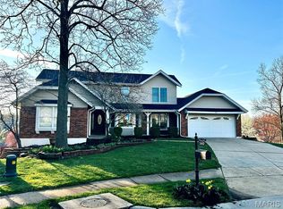 140 Crestmont Cir, Grover, MO 63040