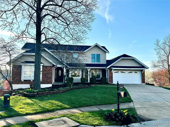 140 Crestmont Cir, Grover, MO 63040