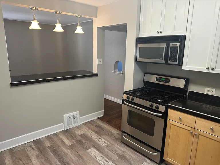 2601 S Lincoln St — Photo 7