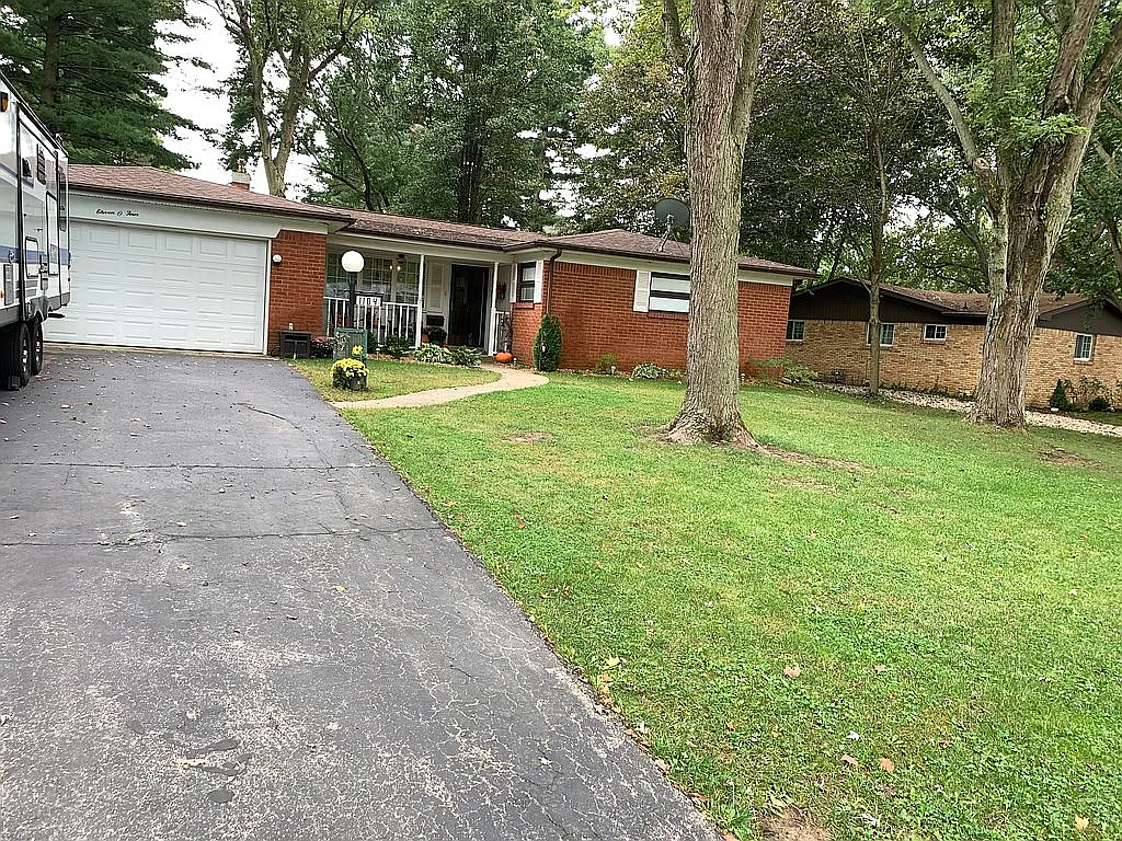 1104 Commercial Cir photo 1