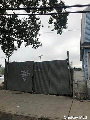 1st image of 16616 Douglas Ave