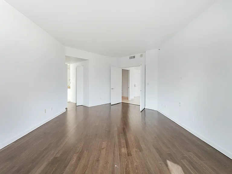 300 S Pointe Dr #405 — Photo 18