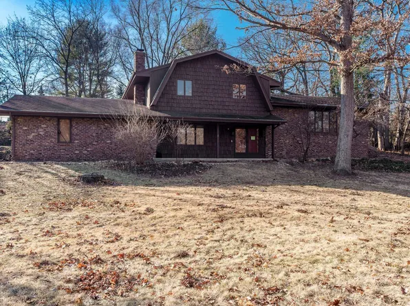 7915 Louella Dr, Roscoe, IL 61073