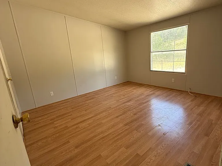 156 Sonnyland Dr — Photo 7