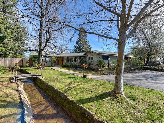 3rd image of 1420 Wesley Ln