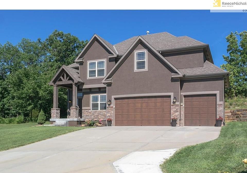 1st image of 5828 NE Holiday Dr