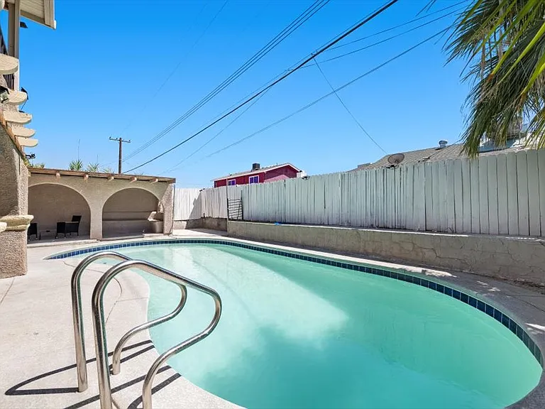 2571 Vegas Valley Dr — Photo 36