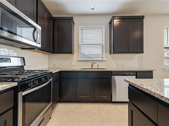 4th image of 1911 Pecan Island Dr