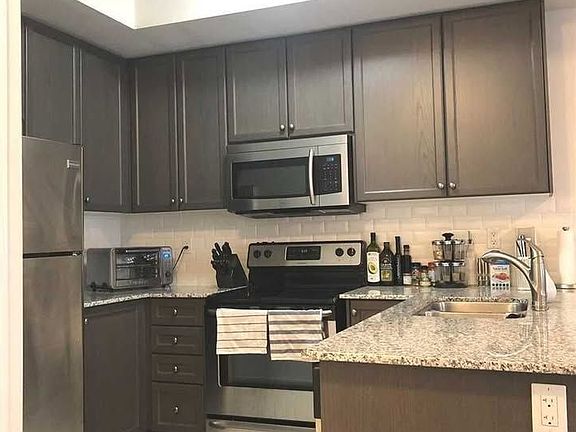 3rd image of 6 Drummond St #319