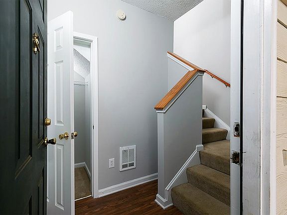 2nd image of 906 Spring Heights Ln SE