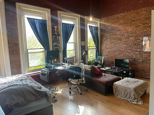 120 N Aurora St Photo 1
