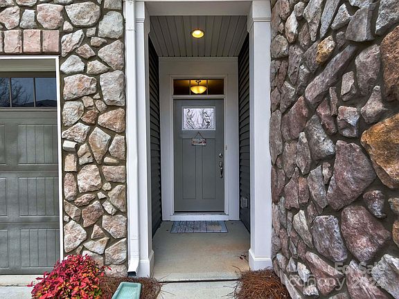 3rd image of 5718 Lachlan Hill Ln