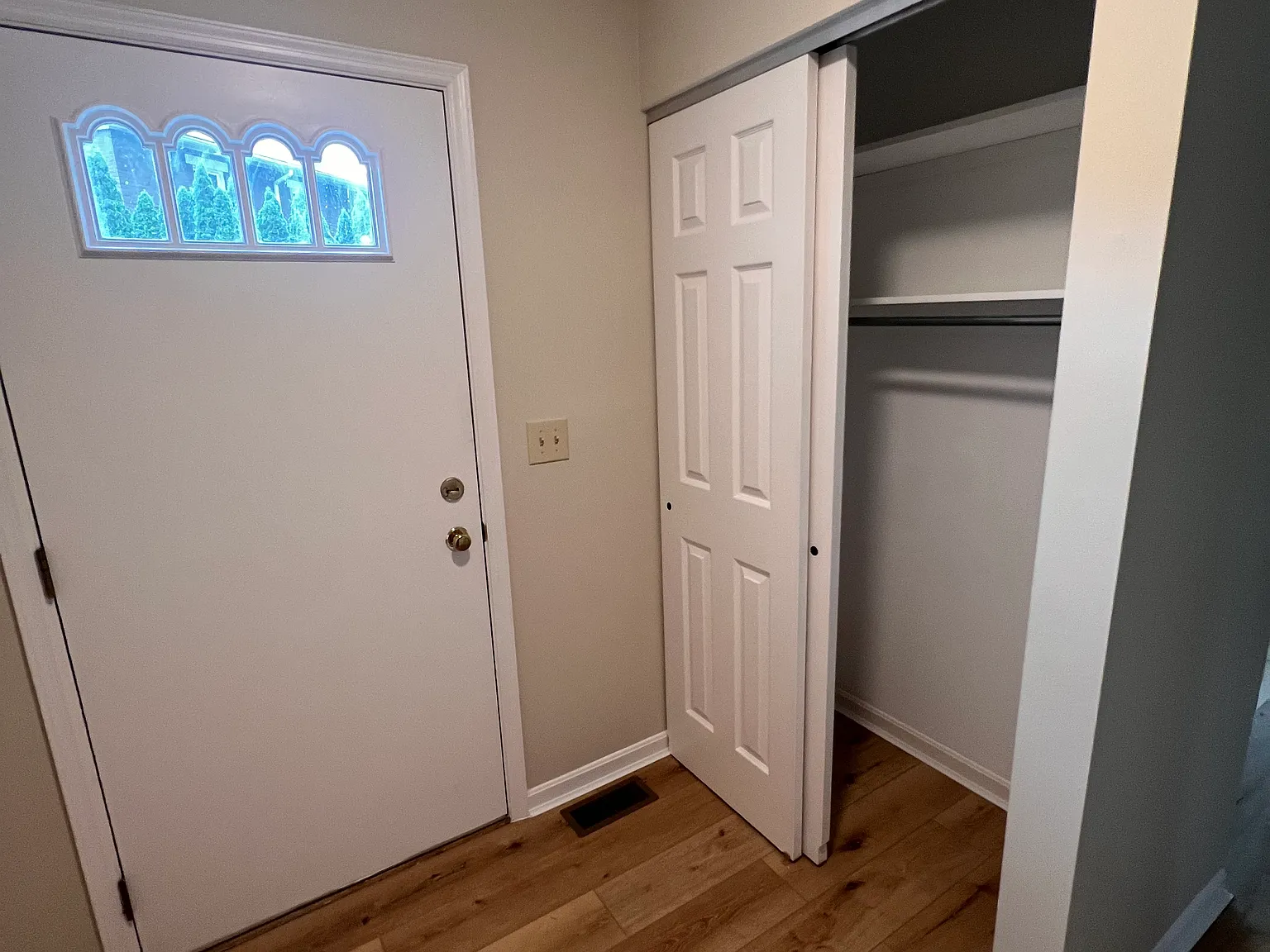 2 bed, 1.5 bath, 1400 sqft, $2,200 — Photo 1