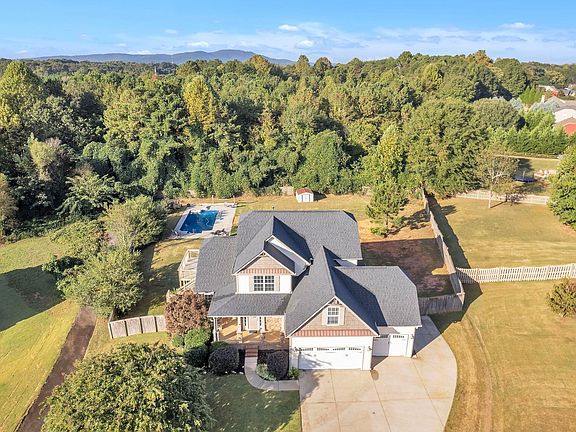 2nd image of 39 Stoneledges Ln