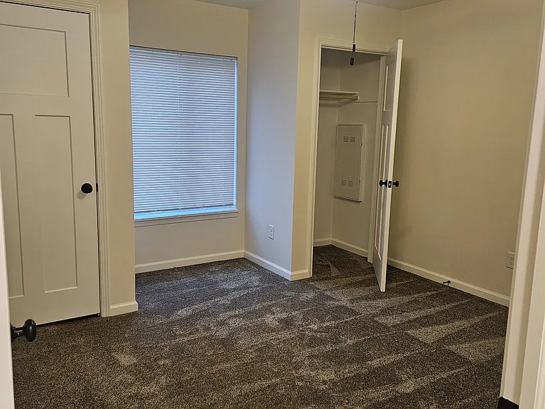 220 S 7th St #3 — Photo 9