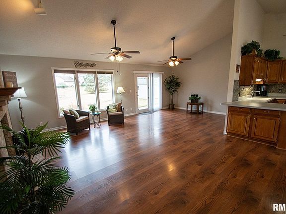 4th image of 1008 Highland Ct