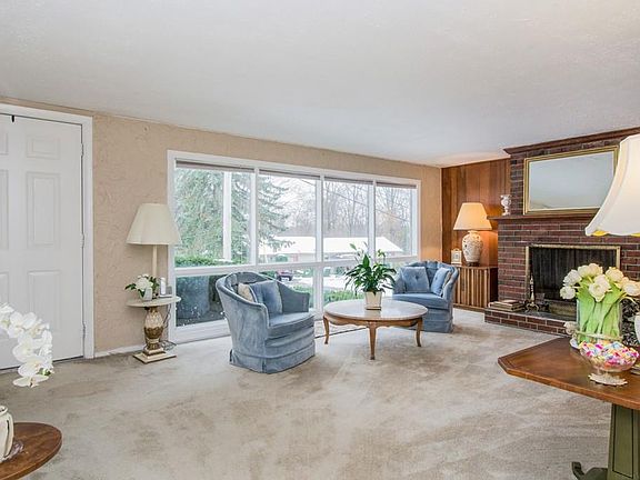 2nd image of 21 Beverly Hill Dr