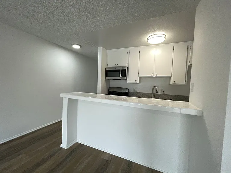 6736 Cleon Ave — Photo 11