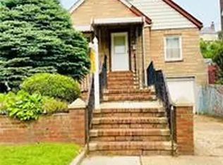 1523 Parsons Blvd, Whitestone, NY 11357