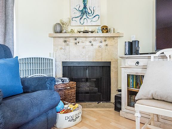 5th image of 7045 Woodley Ave Unit 216