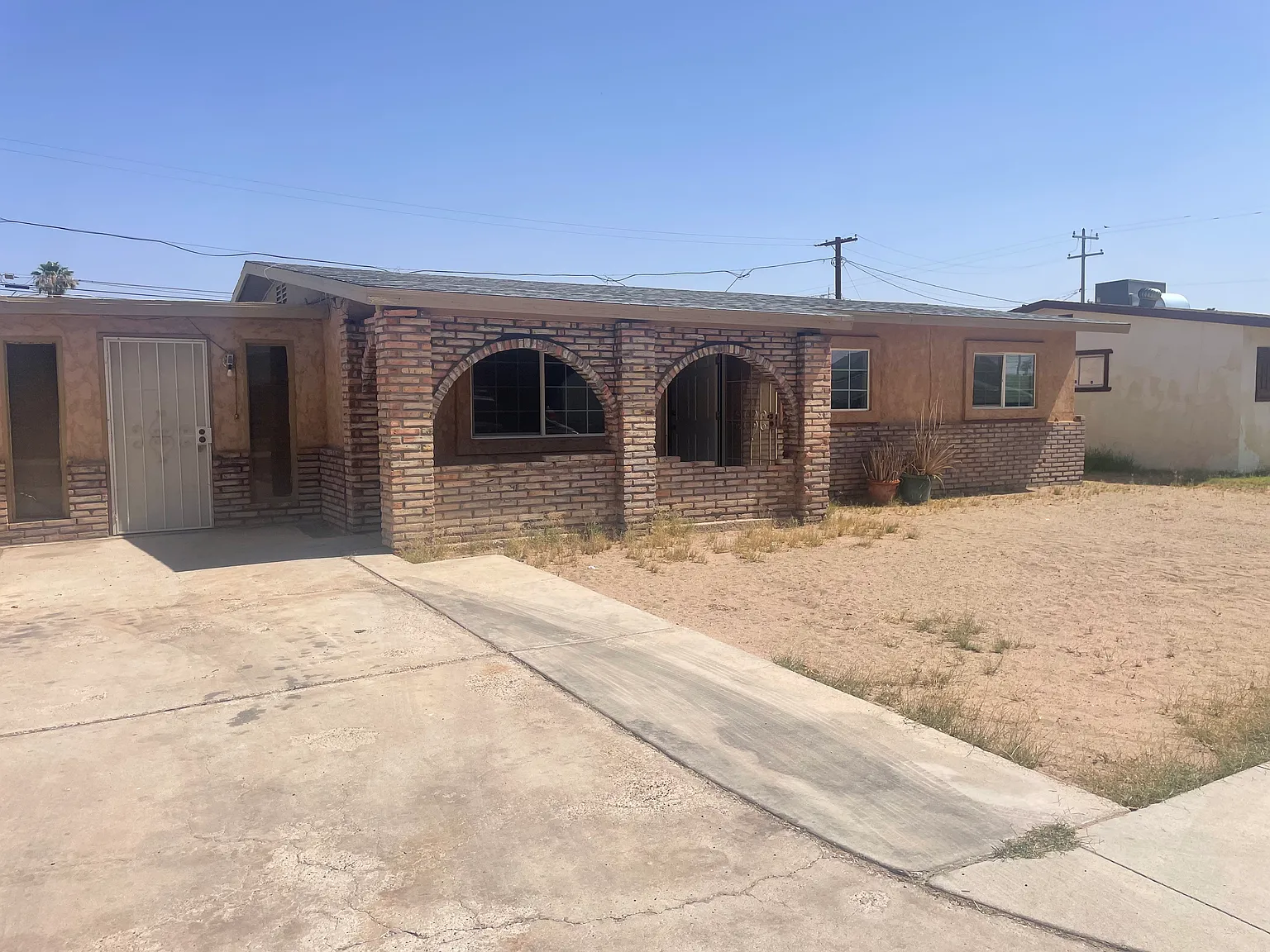 3 bed, 1300 sqft, $1,300 — Photo 1