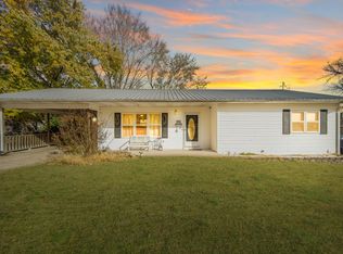 906 Vine St, Thayer, MO 65791