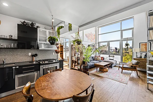 Rented by SERHANT. | media 24