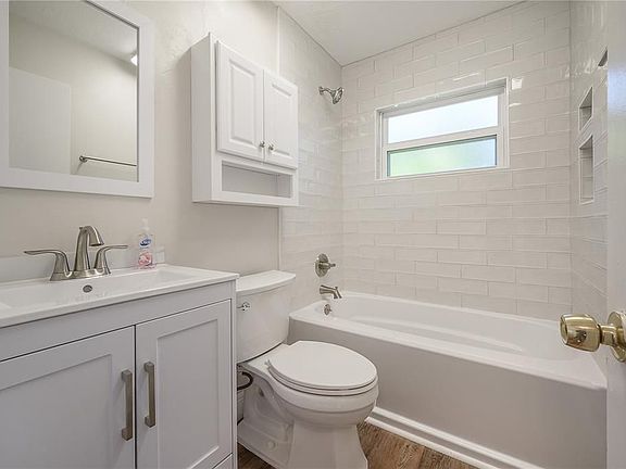 5th image of 413 W Hanna Ave