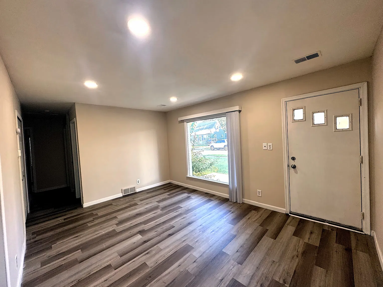 3 bed, 850 sqft, $1,495 — Photo 3