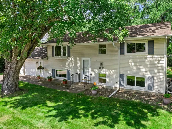 2008 Brookdale Dr N, Brooklyn Park, MN 55444