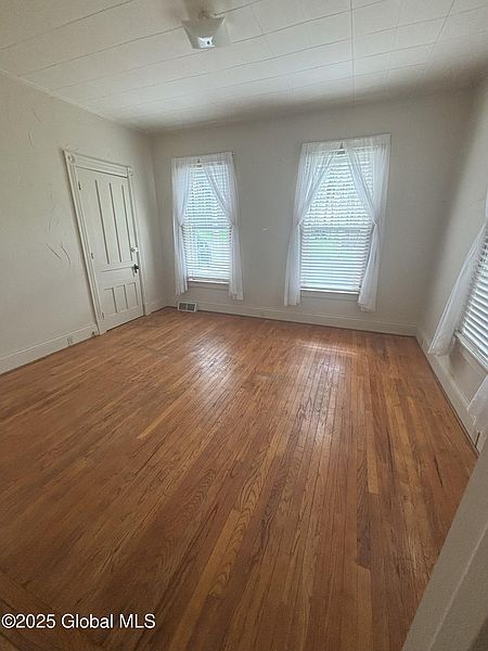 4th image of 10 Hamilton Street