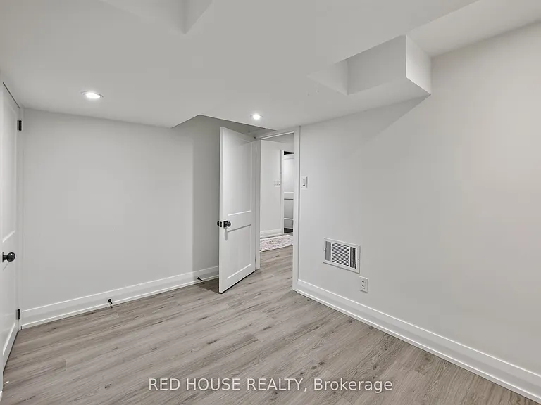 70 Beaverbrook Ave #BASEMENT — Photo 15