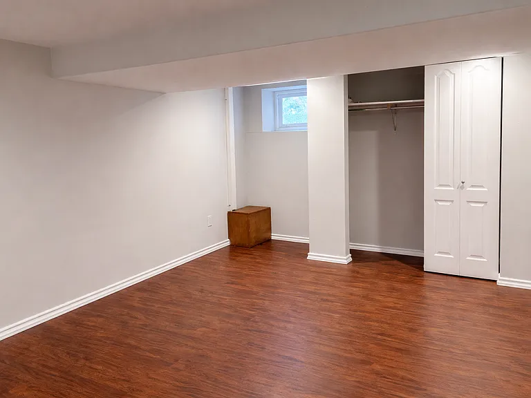 317 Queen St S #3 — Photo 4