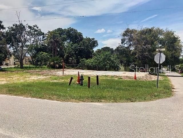 1st image of 1 N Nixon St